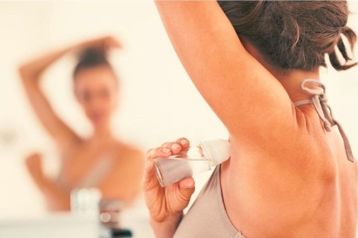 Applying Deodorant Everyone Makes These Six Fatal Mistakes!